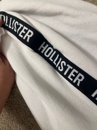 Jersey Hollister Blanco y Negro
