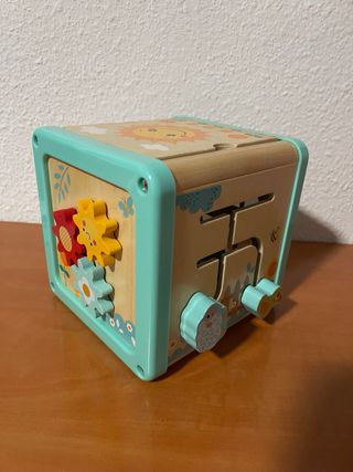 Cubo de actividades para bebé