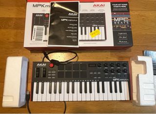 Teclado controlador MIDI AKAI MPK mini plus