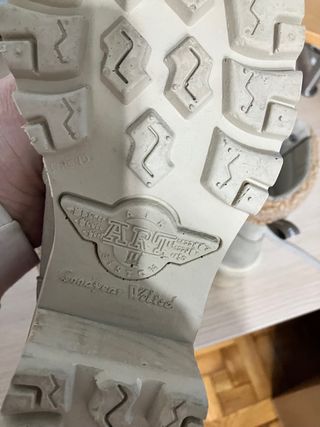 Botines beige con forro de borrego