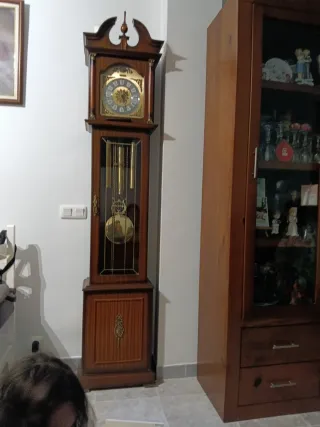 Reloj de carillón de madera