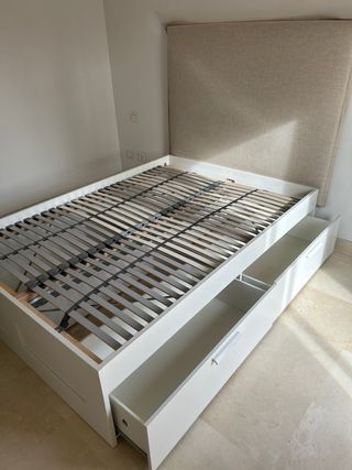 Cama con somier y 4 cajones