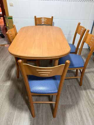 Mesa de cocina y 6 sillas de madera