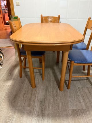 Mesa de cocina y 6 sillas de madera