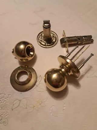 Pomo de puerta latón