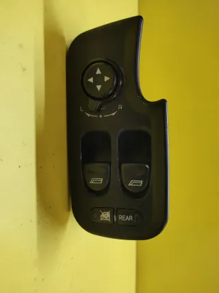 BOTONERA ELEVALUNAS ELECTRICOS ALFA 147