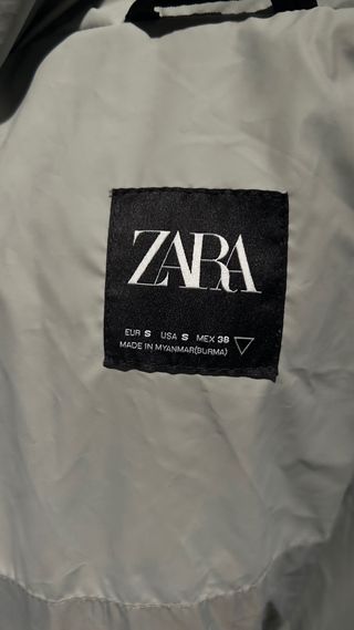 Chaqueta acolchada de plumas gris