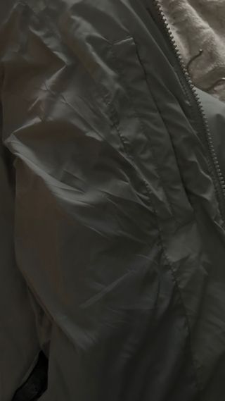 Chaqueta acolchada de plumas gris