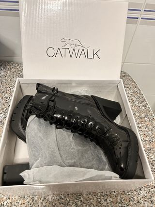 Botines charol negros tacón