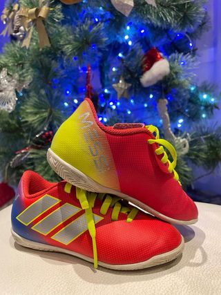 Zapatillas Messi Fútbol T28 Rojas y Amarillas
