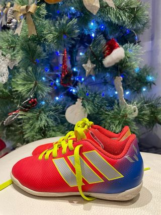 Zapatillas Messi Fútbol T28 Rojas y Amarillas