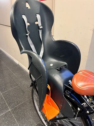 Bicicleta con sillita y caballete