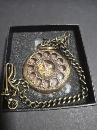 Reloj de bolsillo antiguo a cuerda