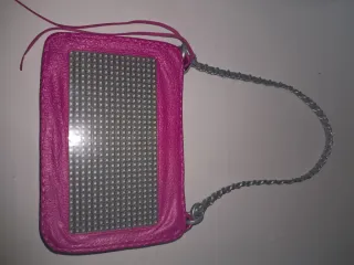 Bolso rosa interactivo con LED