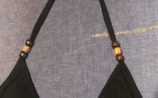 Top negro con soles dorados