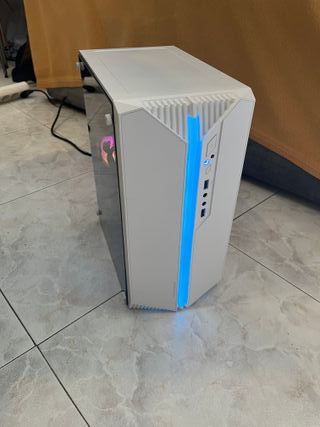 PC Gaming Blanco con Luces LED