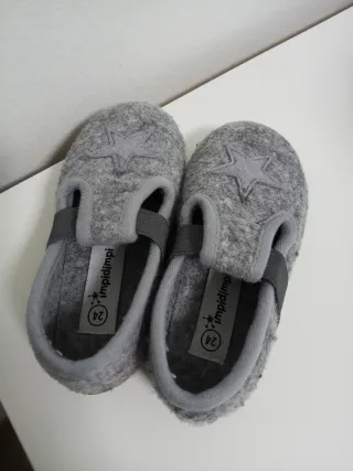 Pantofole grigie bimbi con stella tg. 24