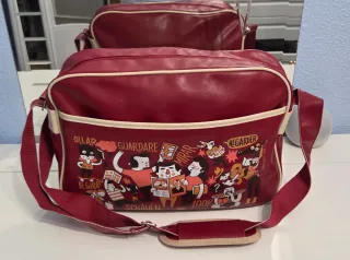 Bolsa de cuero granate con estampado