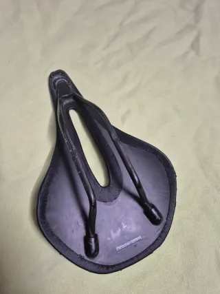 Sillín de carbono ultraligero