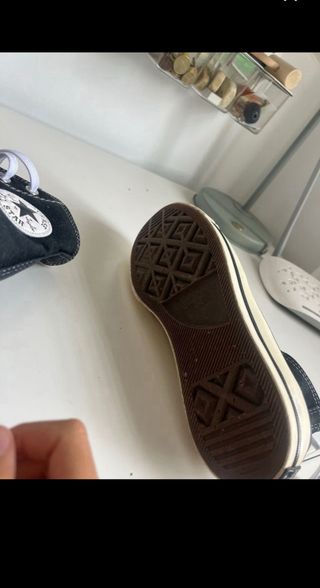 Botas converse altas negras unisex.