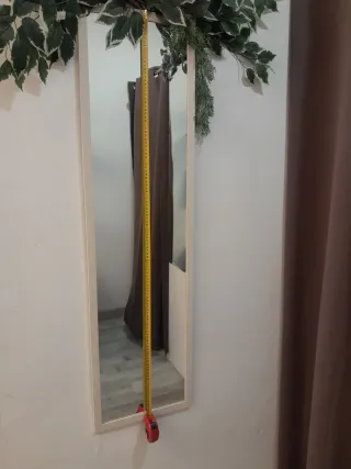 Espejo decorativo con marco blanco