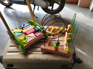 2 Juguetes educativos madera