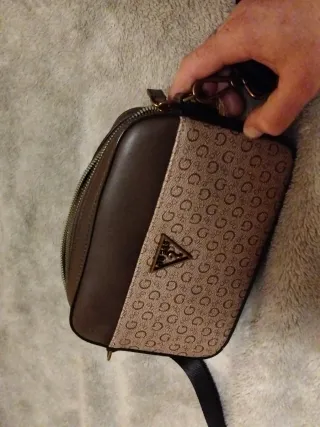 Bolso bandolera Guess sin usar