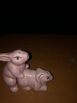 Lote 3 figuras: Águila, Chef, Conejos