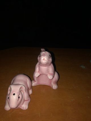 Lote 3 figuras: Águila, Chef, Conejos