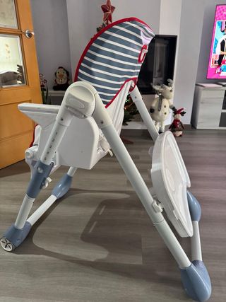 Trona de bebé con funda a rayas