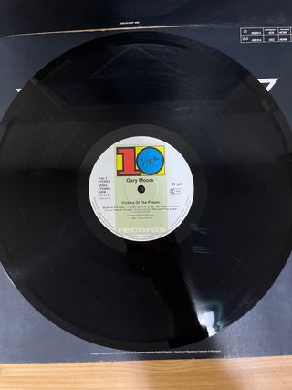 LP VINILO GARY MOORE “ VICTIMS OF THE  FUTURE “