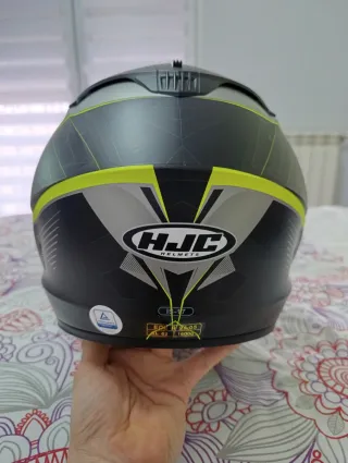 Casco HJC.