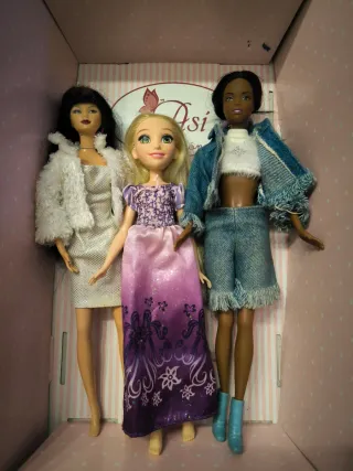 Muñecas Barbies y Bratz