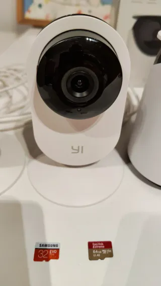 3 Cámaras Yi Home + 2 Tarjetas Micro SD