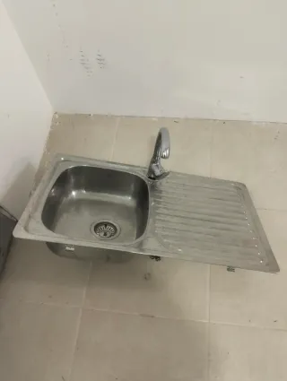 Fregadero de cocina metálico