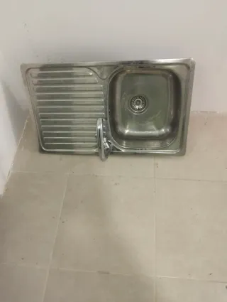 Fregadero de cocina metálico