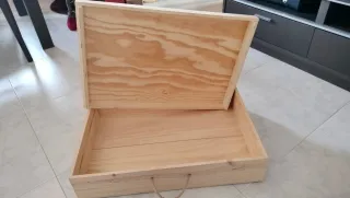 Caja de madera con asa