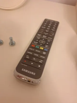 Samsung TV 32 FHD y Soporte Pared