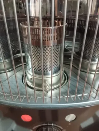 Estufa de parafina negra/marrón