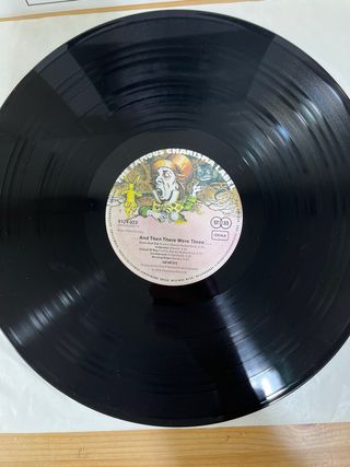 LP VINILO GENESIS “ AND THEN THERE WERE THREE “