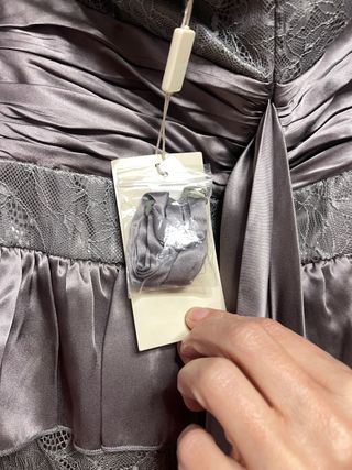 Vestido de fiesta gris perla