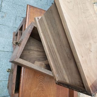 Mesita y cabeceros antiguos madera artesanal