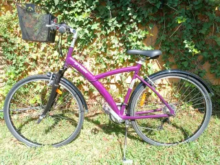 Bicicleta Btwin Original 500 Morada con Cesta