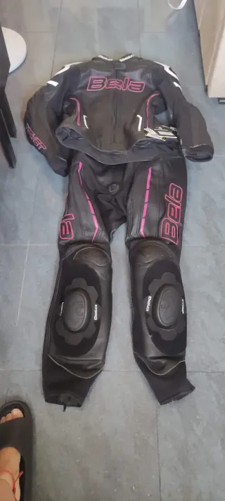 Traje de moto Bela mujer