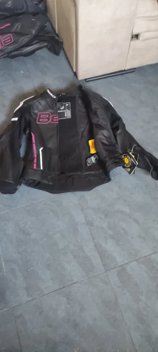 Traje de moto Bela mujer