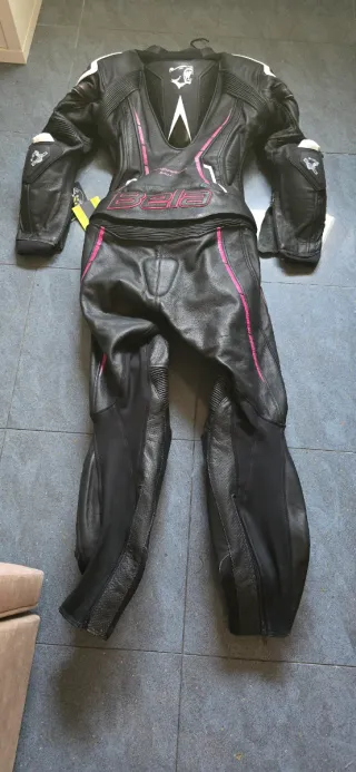 Traje de moto Bela mujer