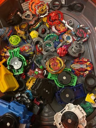 Pista Beyblade y Beyblades