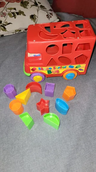 Autobús clasificador de formas y puzzle