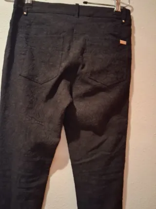 Pantalón H&M negro bordado