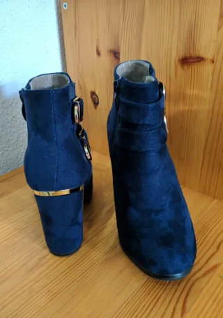 Botines azules tacón hebillas doradas T36